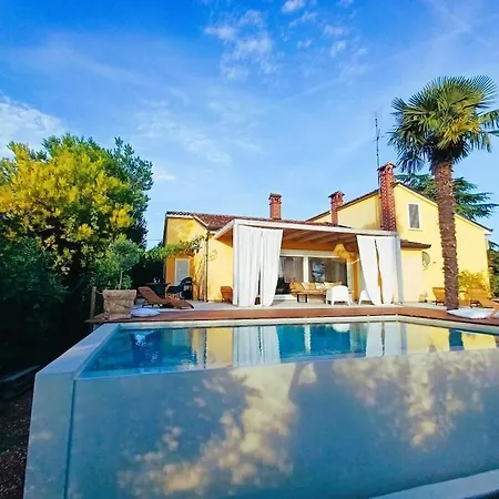 Casa B Comfortable Holiday Hotel na wodzie *